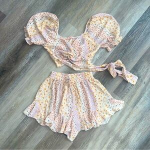 Amable Floral Crop Top and Shorts Set